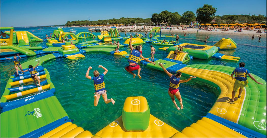 糟蹋家里不如祸祸室外：组团踩点实拍教你玩转网红水上乐园！