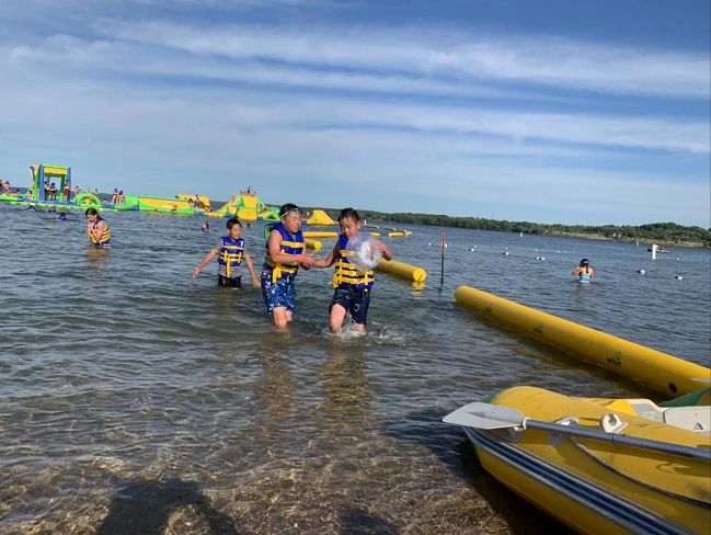 糟蹋家里不如祸祸室外：组团踩点实拍教你玩转网红水上乐园！