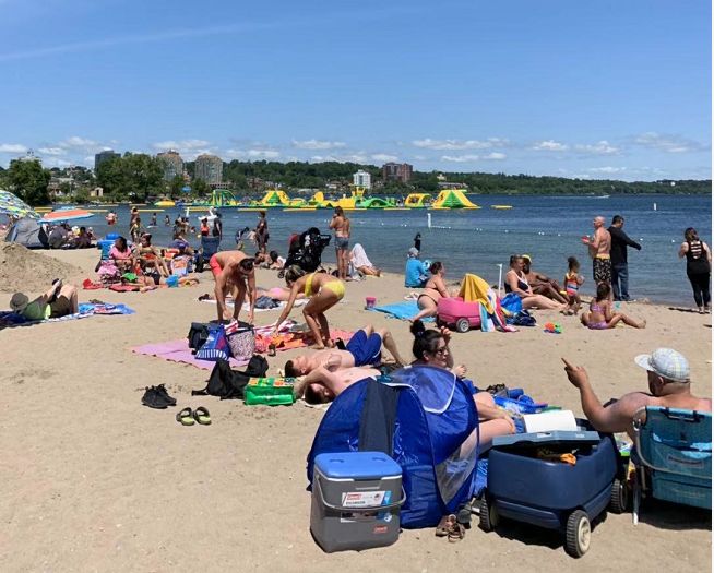 糟蹋家里不如祸祸室外：组团踩点实拍教你玩转网红水上乐园！