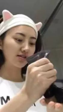 火爆各美妆博主的POLA黑BA石膏面膜！原来在家也能享受，而且只要2支口红价格…