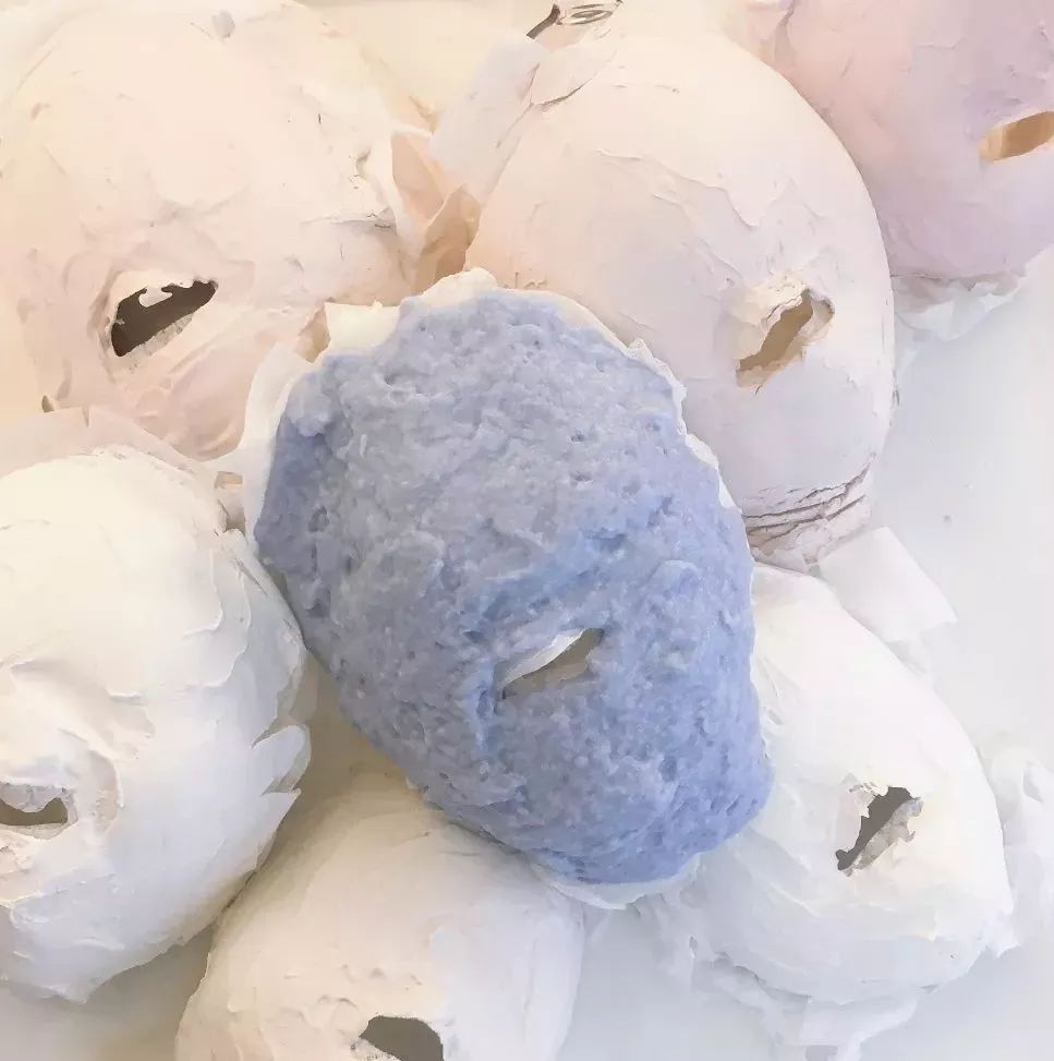 火爆各美妆博主的POLA黑BA石膏面膜！原来在家也能享受，而且只要2支口红价格…