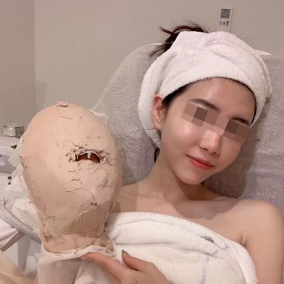 火爆各美妆博主的POLA黑BA石膏面膜！原来在家也能享受，而且只要2支口红价格…