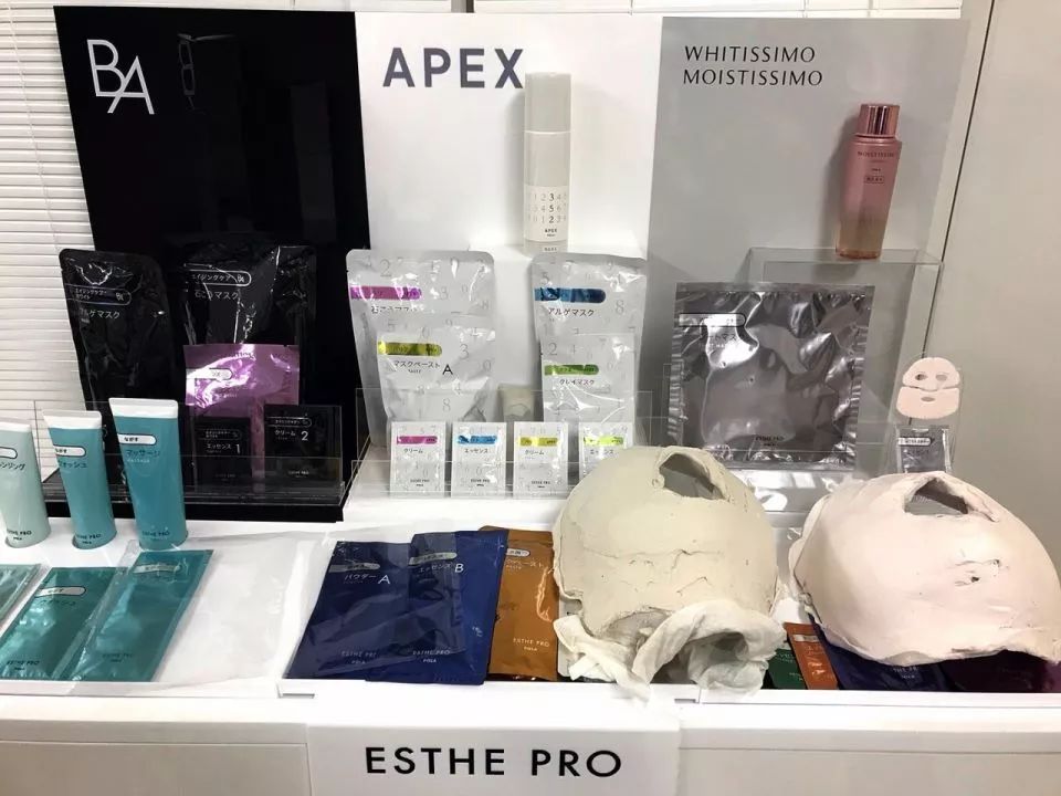 火爆各美妆博主的POLA黑BA石膏面膜！原来在家也能享受，而且只要2支口红价格…