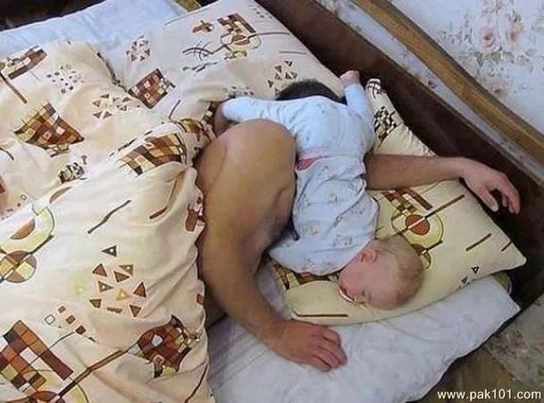 每个睡觉爱踢被子的娃都特么是戏精！！