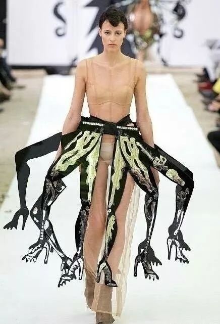 “看了一场时装秀，我把T台笑塌了”，真的不懂时尚圈....