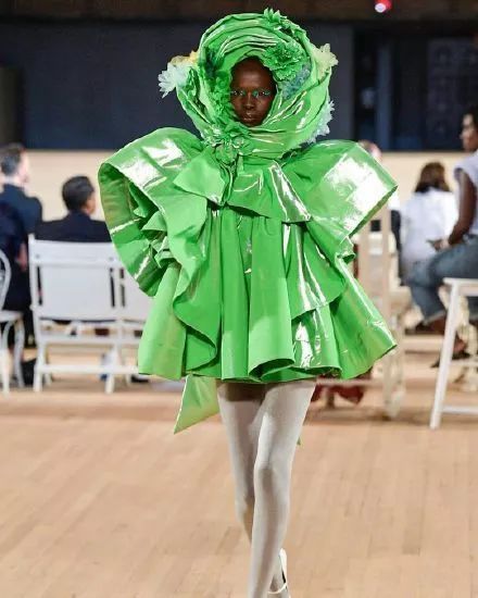 “看了一场时装秀，我把T台笑塌了”，真的不懂时尚圈....