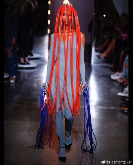 “看了一场时装秀，我把T台笑塌了”，真的不懂时尚圈....