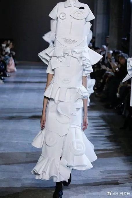 “看了一场时装秀，我把T台笑塌了”，真的不懂时尚圈....