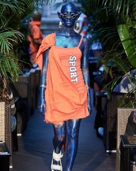 “看了一场时装秀，我把T台笑塌了”，真的不懂时尚圈....