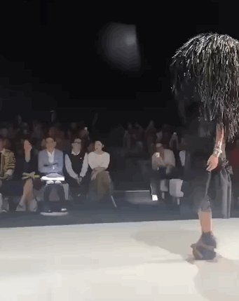 “看了一场时装秀，我把T台笑塌了”，真的不懂时尚圈....
