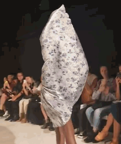 “看了一场时装秀，我把T台笑塌了”，真的不懂时尚圈....