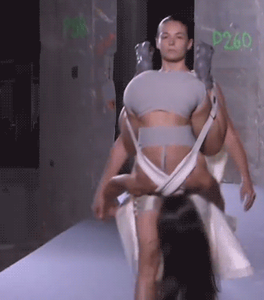 “看了一场时装秀，我把T台笑塌了”，真的不懂时尚圈....