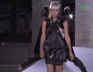 “看了一场时装秀，我把T台笑塌了”，真的不懂时尚圈....