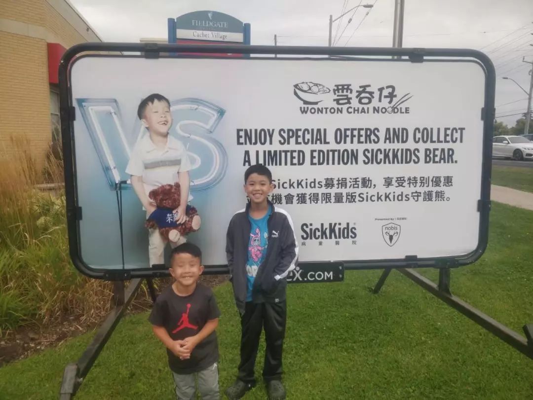 妈妈,我想把这只小熊带回家! 妈妈,我想把这只小熊带回家!
