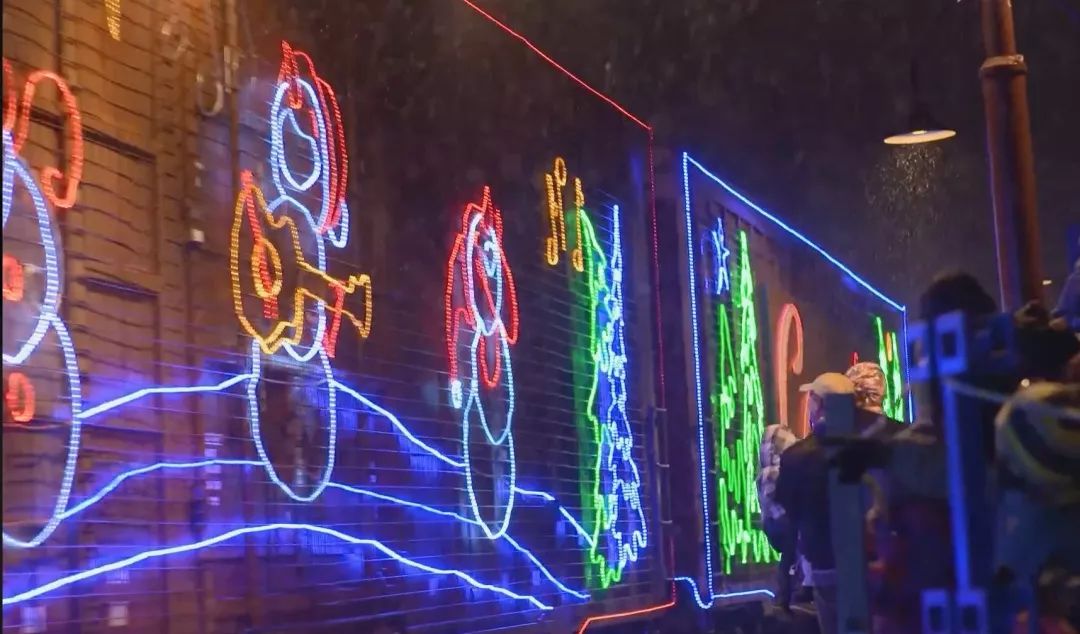 周末遛娃一定要抓住这几个关键词：圣诞！火车！灯光！嘉年华！