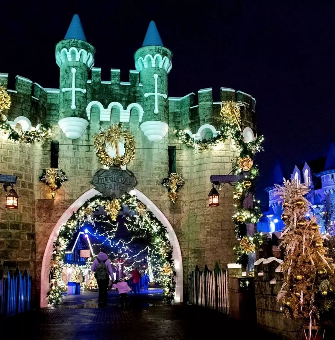 周末遛娃一定要抓住这几个关键词：圣诞！火车！灯光！嘉年华！