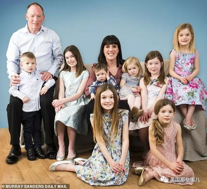 30岁英国妈妈10年里生了8个娃，然而她表示：还要再生2个！