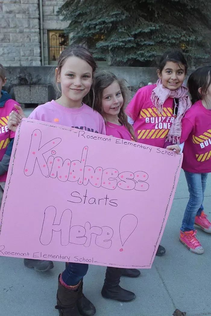 在线问:孩子学校说的粉衣服日(Pink Shirt Day)是什么? 在线问:孩子学校说的粉衣服日(Pink Shirt Day)是什么?