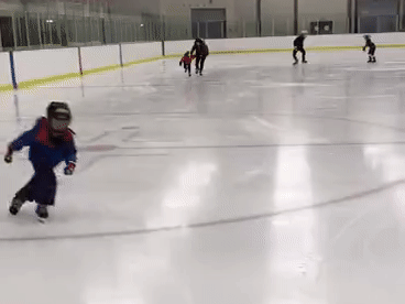 天暖了,老母亲却又发愁了!到哪去给娃找室内冰场和专业教练? 天暖了,老母亲却又发愁了!到哪去给娃找室内冰场和专业教练?