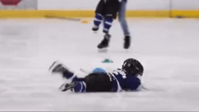 天暖了,老母亲却又发愁了!到哪去给娃找室内冰场和专业教练? 天暖了,老母亲却又发愁了!到哪去给娃找室内冰场和专业教练?