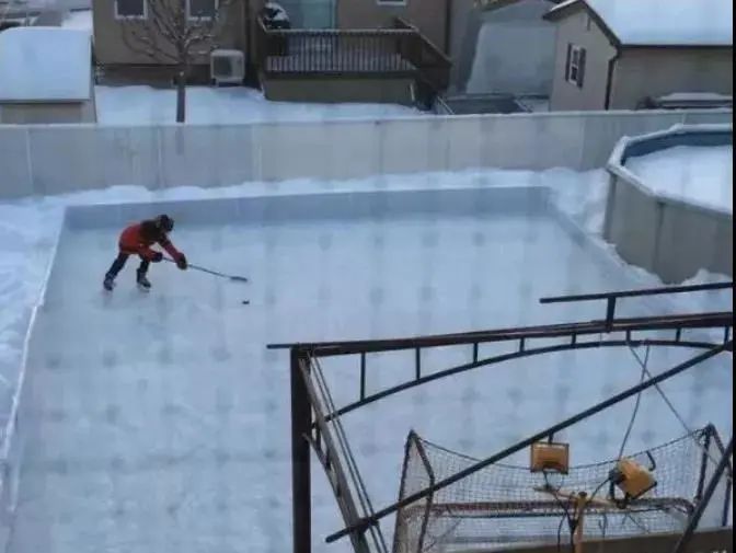 天暖了,老母亲却又发愁了!到哪去给娃找室内冰场和专业教练? 天暖了,老母亲却又发愁了!到哪去给娃找室内冰场和专业教练?