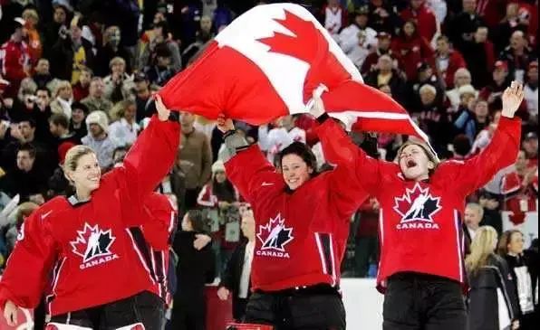 天暖了,老母亲却又发愁了!到哪去给娃找室内冰场和专业教练? 天暖了,老母亲却又发愁了!到哪去给娃找室内冰场和专业教练?