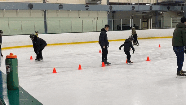 天暖了,老母亲却又发愁了!到哪去给娃找室内冰场和专业教练? 天暖了,老母亲却又发愁了!到哪去给娃找室内冰场和专业教练?