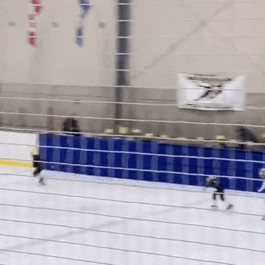 天暖了,老母亲却又发愁了!到哪去给娃找室内冰场和专业教练? 天暖了,老母亲却又发愁了!到哪去给娃找室内冰场和专业教练?