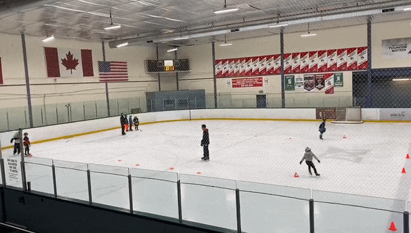 天暖了,老母亲却又发愁了!到哪去给娃找室内冰场和专业教练? 天暖了,老母亲却又发愁了!到哪去给娃找室内冰场和专业教练?