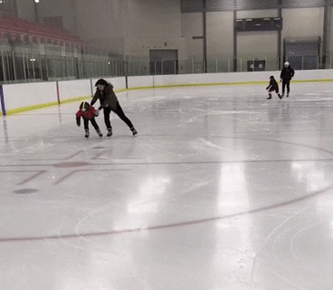 天暖了,老母亲却又发愁了!到哪去给娃找室内冰场和专业教练? 天暖了,老母亲却又发愁了!到哪去给娃找室内冰场和专业教练?