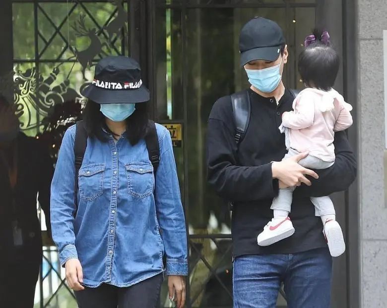 女神生完孩子就被群嘲:你那样子,配不上你老公! 女神生完孩子就被群嘲:你那样子,配不上你老公!