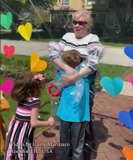 暖心！10岁女孩发明“拥抱神器”：我就想抱抱我奶奶