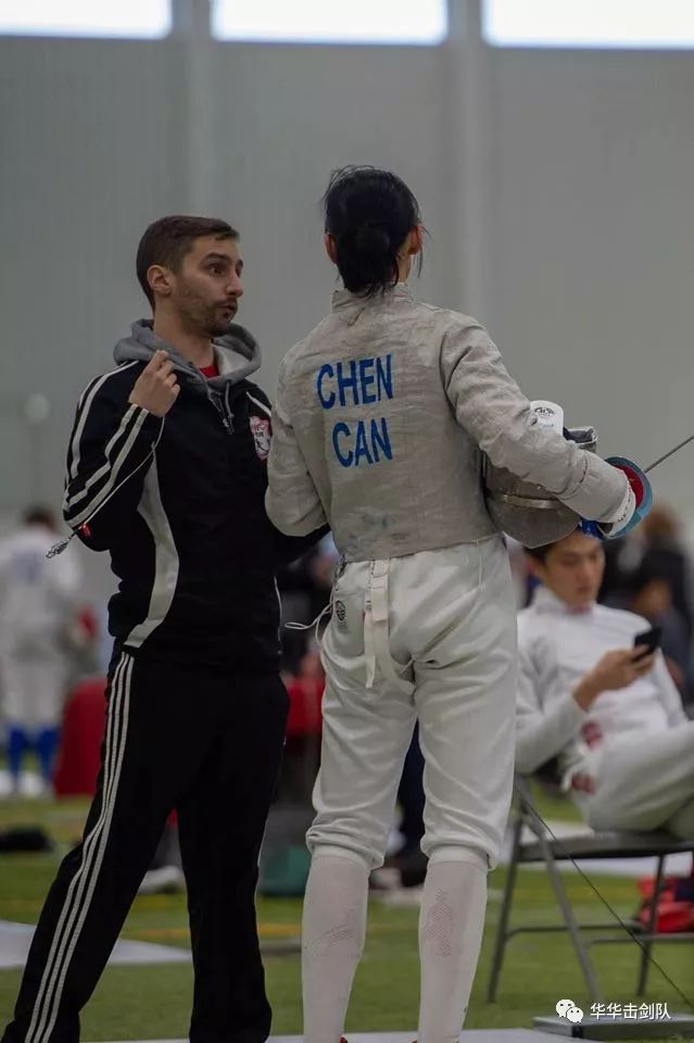 华华击剑新学年招生了！现在报名有特大优惠！