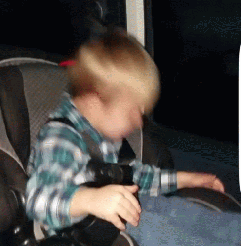 出去玩一趟，半条命丢在路上！后座的娃怎样才能消停？