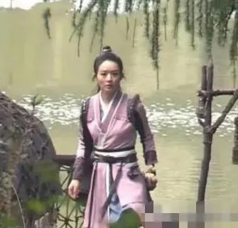 “你奶头这么黑，孩子吃了会不会中毒？”