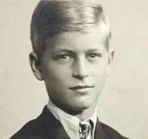 相守73年，英国女王丈夫菲利普去世：全英最毒舌亲王，最牛赘婿！