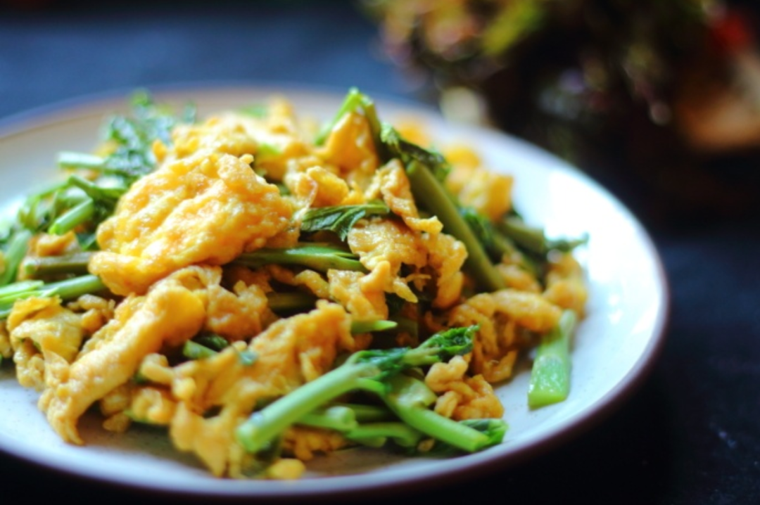 用生命尝一口春天的味道，今天你挖野菜了吗？