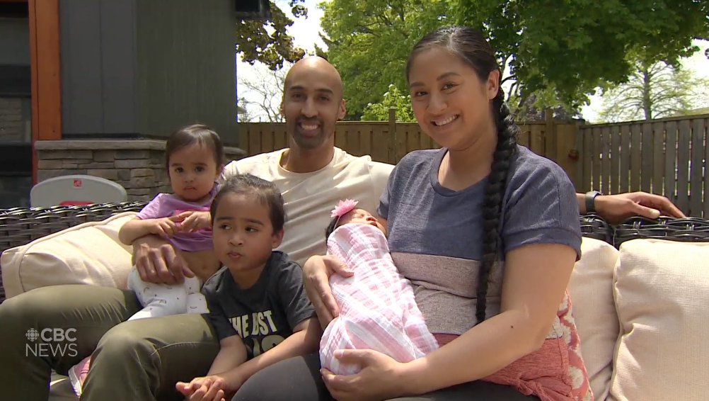 多伦多东区三胎孕妈在407高速上生娃，爸爸接生，全程实拍视频火了！