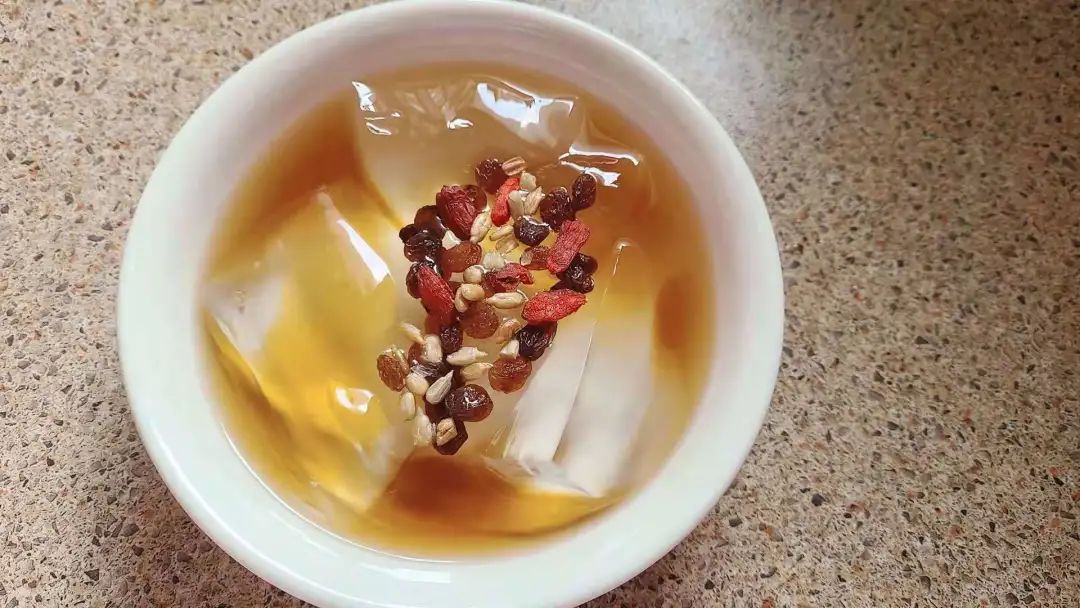 让陈冠西女友打包5碗带走的网红冰粉，在家三分钟就能搞定！