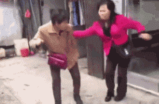 疯了！温哥华华裔女子网络撕逼15年，闹上法庭直接持刀砍人！