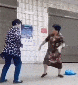 疯了！温哥华华裔女子网络撕逼15年，闹上法庭直接持刀砍人！