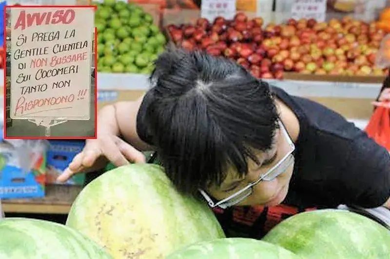 “这瓜保熟吗？” 夏天挑西瓜只是敲，没用的！不翻车挑瓜大法