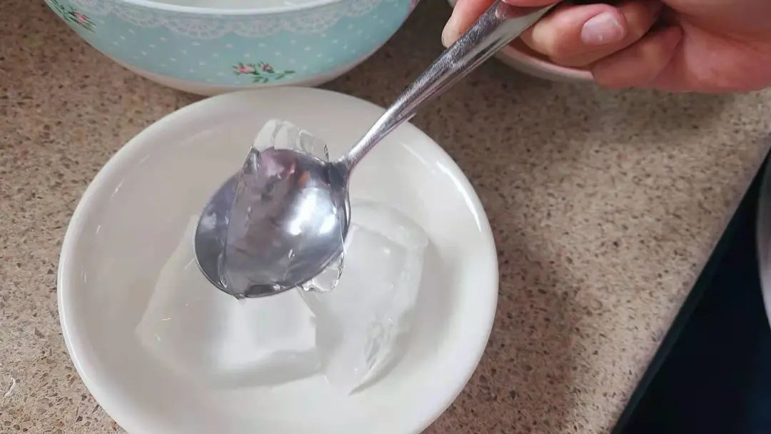 让陈冠西女友打包5碗带走的网红冰粉，在家三分钟就能搞定！