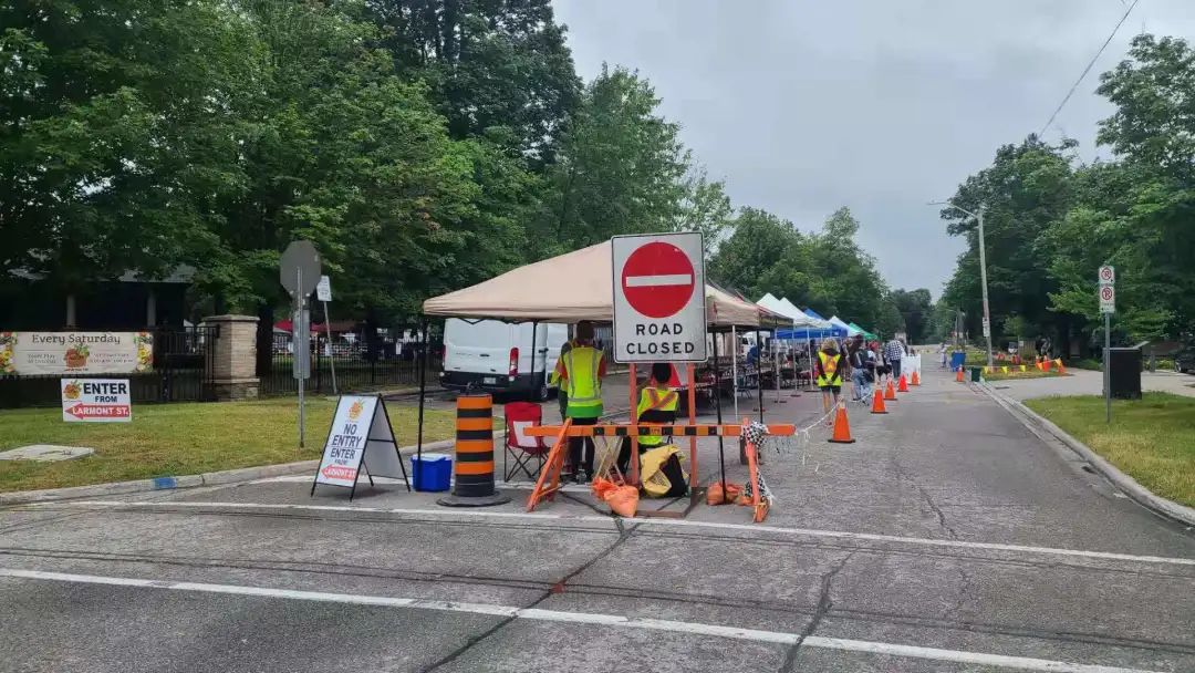 打卡奥罗拉农贸市场：冒雨赶集！治愈了我的童年阴影