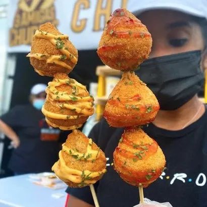 秒穿50年代复古风！INS和Tik Tok爆火的滑轮餐厅快闪多伦多