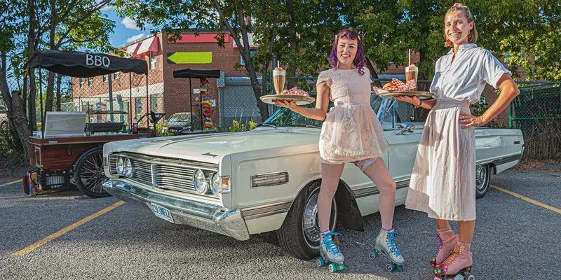 秒穿50年代复古风！INS和Tik Tok爆火的滑轮餐厅快闪多伦多