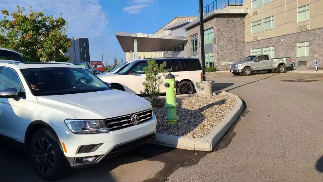 打卡出省了！班夫Banff自由行：不是在停车，就是在找停车位的路上