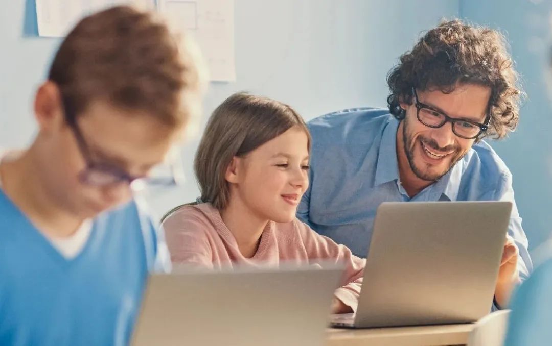 这届父母造了什么孽，要教孩子写数学作业？！