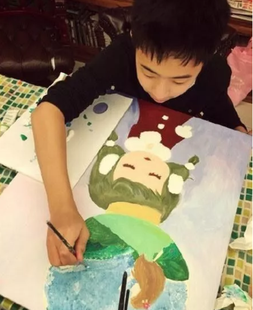 伊能静儿子官宣出道,曾因化浓妆扮女人遭非议,他身上的这个优点才更吸睛... 伊能静儿子官宣出道,曾因化浓妆扮女人遭非议,他身上的这个优点才更吸睛...