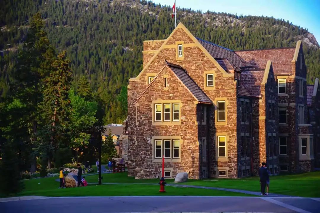 打卡班夫小众景点：进一步是悬崖，退一步是深渊